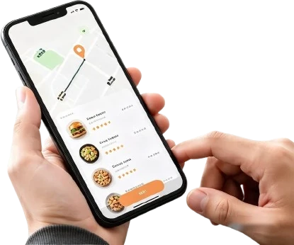 Manos sosteniendo un celular con la app Domilisto mostrando el mapa del domicilio y restaurantes